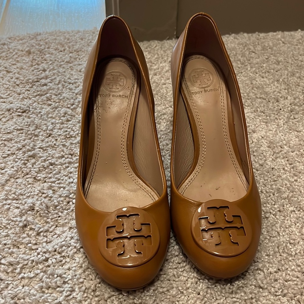 Tory Burch Mestico Powder Coated Logo Heel 85MM in Royal Tan